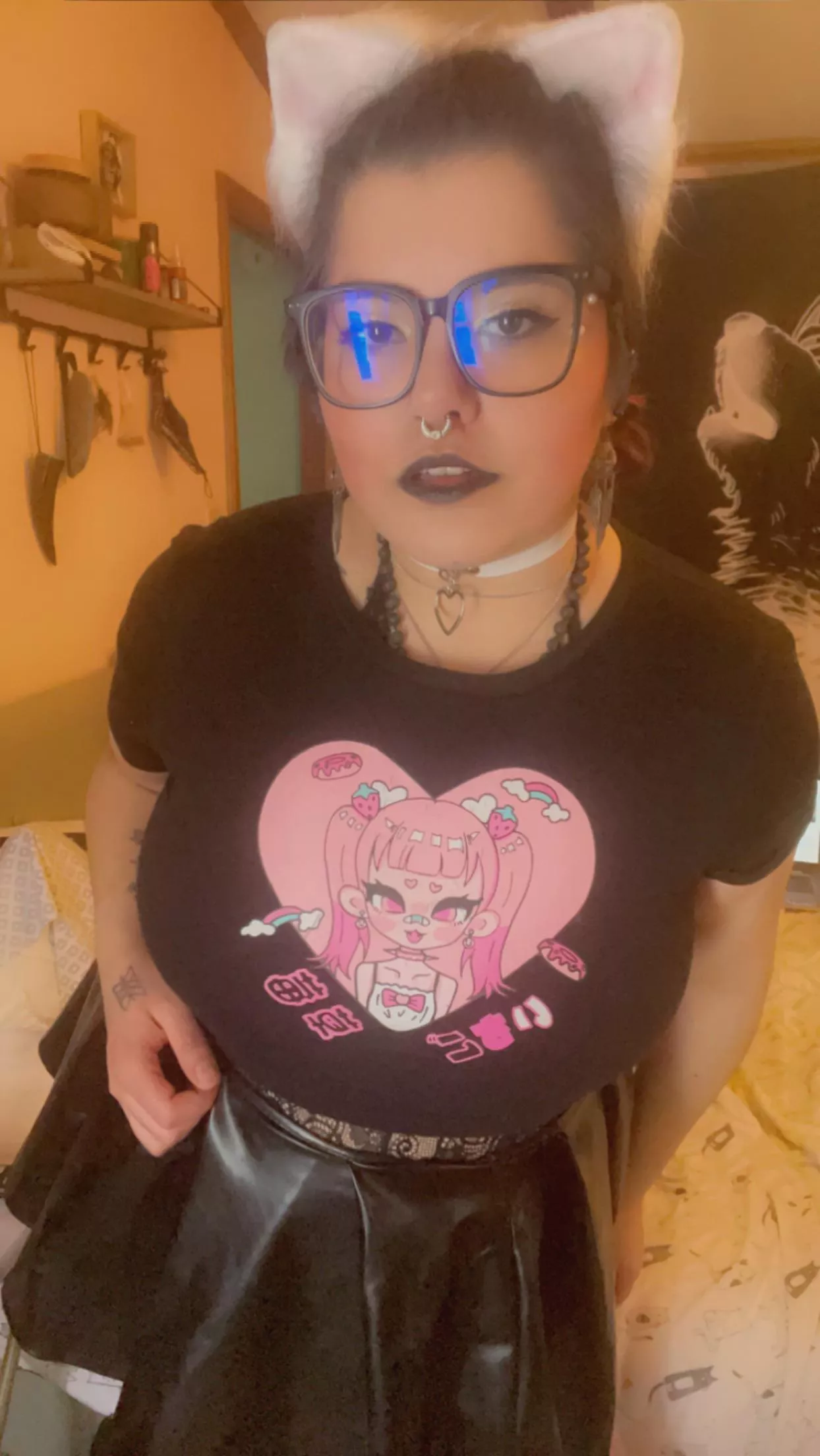 Four-eyed goth gf for gamer boi.