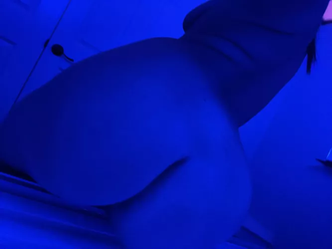 Getting naughty in the tanning bed