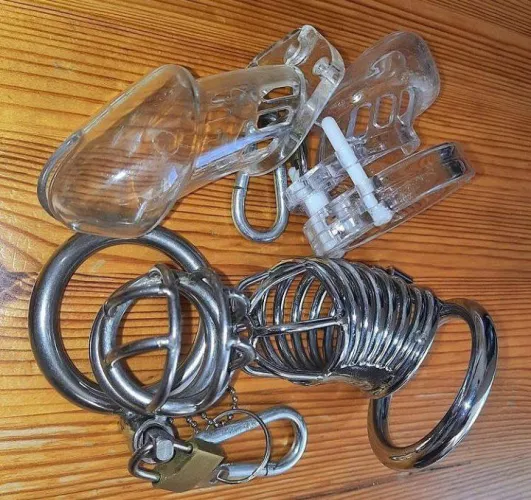 Home and bored 😐 ready to be Locked??🔒🗝