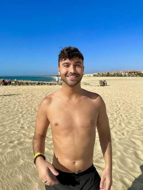 I feel happiest at the beach, it’s therapeutic ☀️