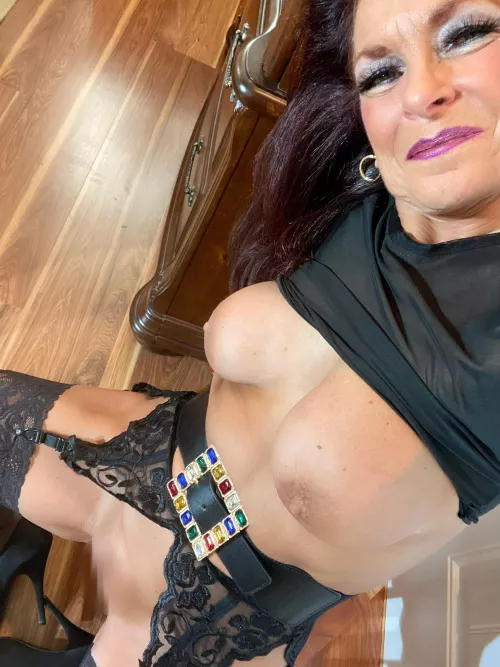 Just hanging around….😉62 (F)