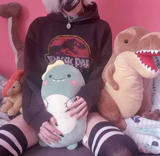 let's snuggle up and watch dino movies together~ 💜