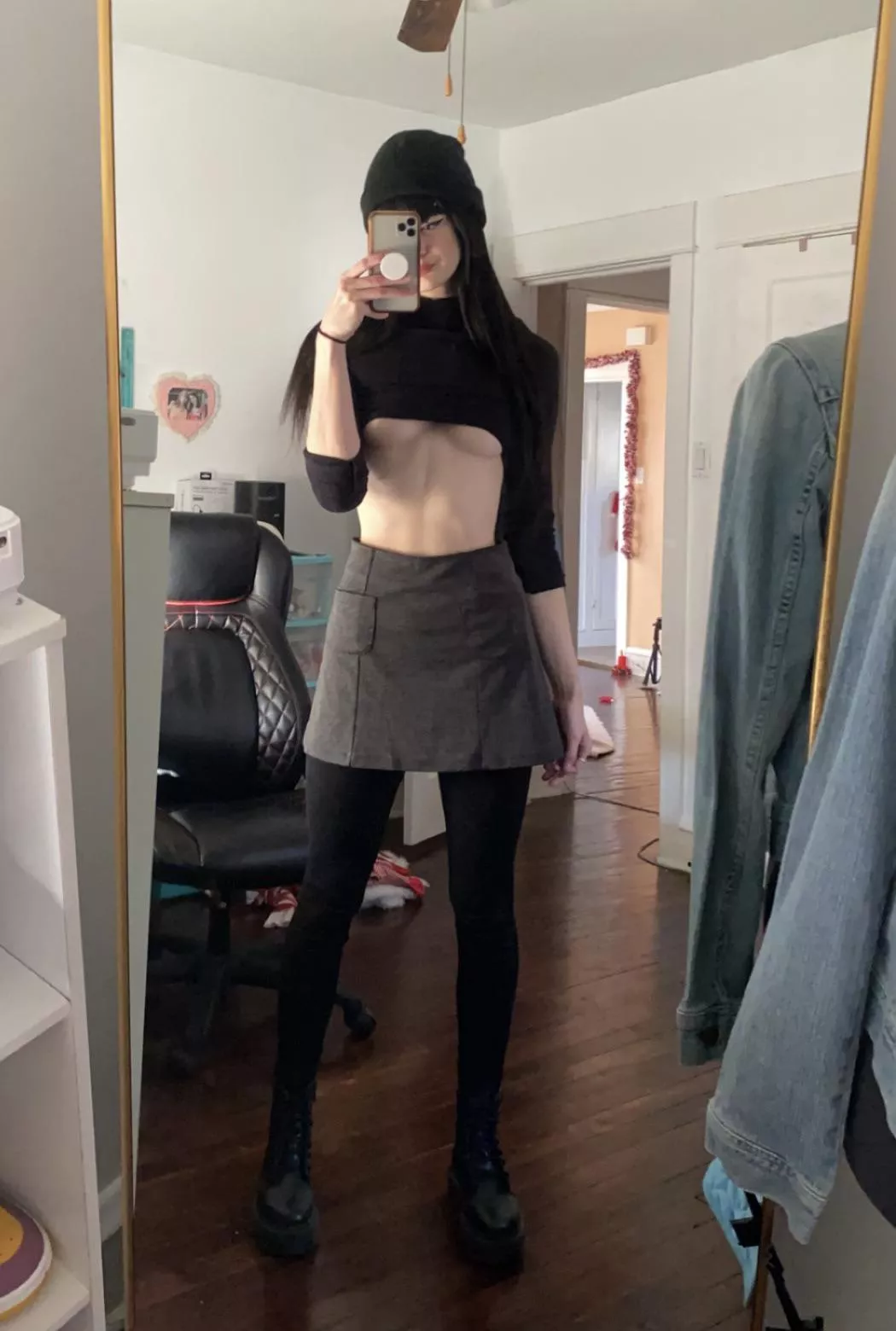 little small underboob for u