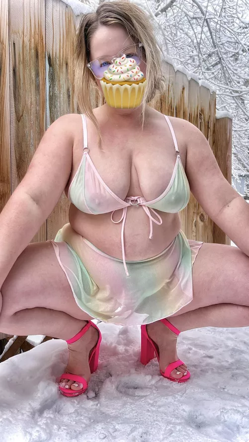 MILF Monday! I hope you daydream about making these tits bounce 😘