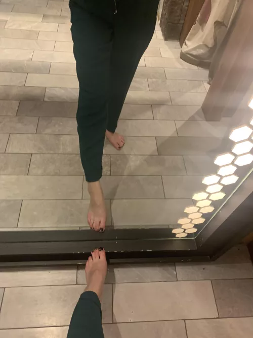 Mirror feet