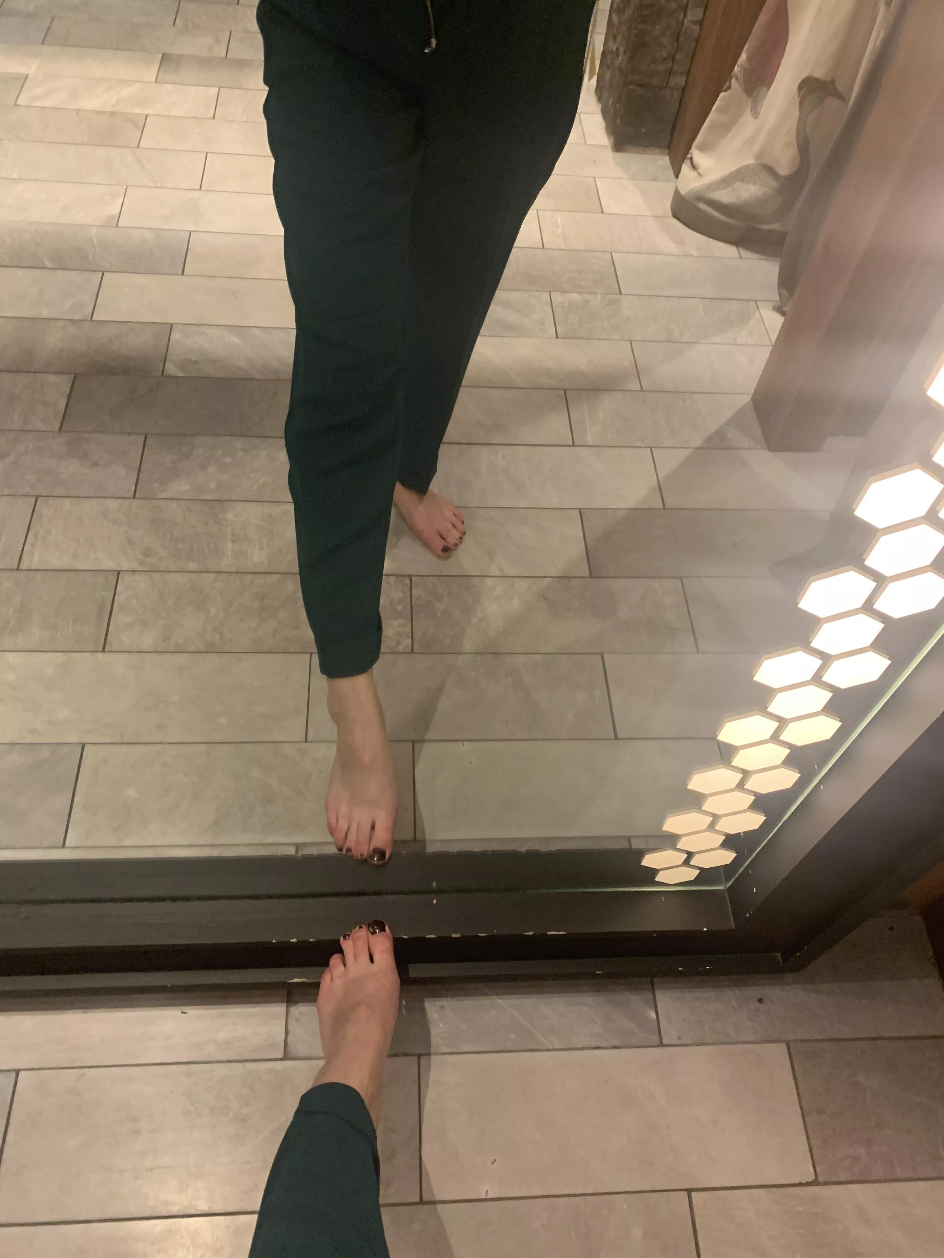 Mirror feet