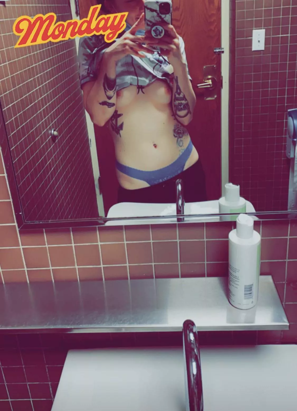 Mondays suck dick…so do I😩💦🍆