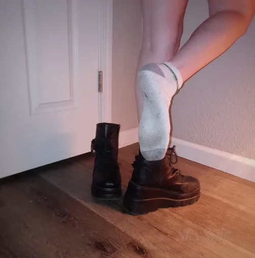 Note the little toe prints.