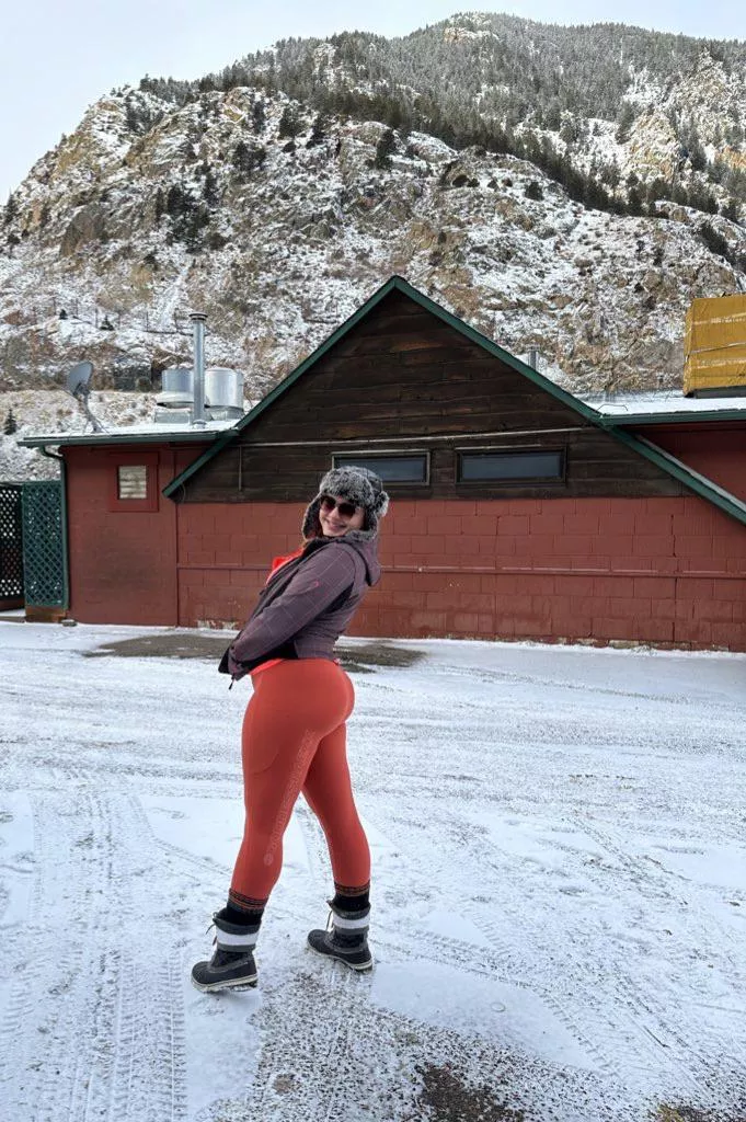 Only thing missing from this pic is a weak bitch sniffing My ass 🤭