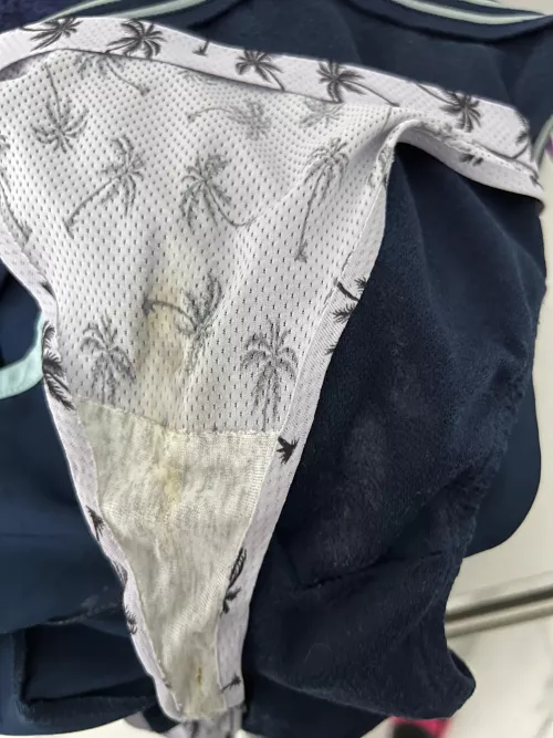 Preggo panties got so wet, they soaked through to my pants 😮