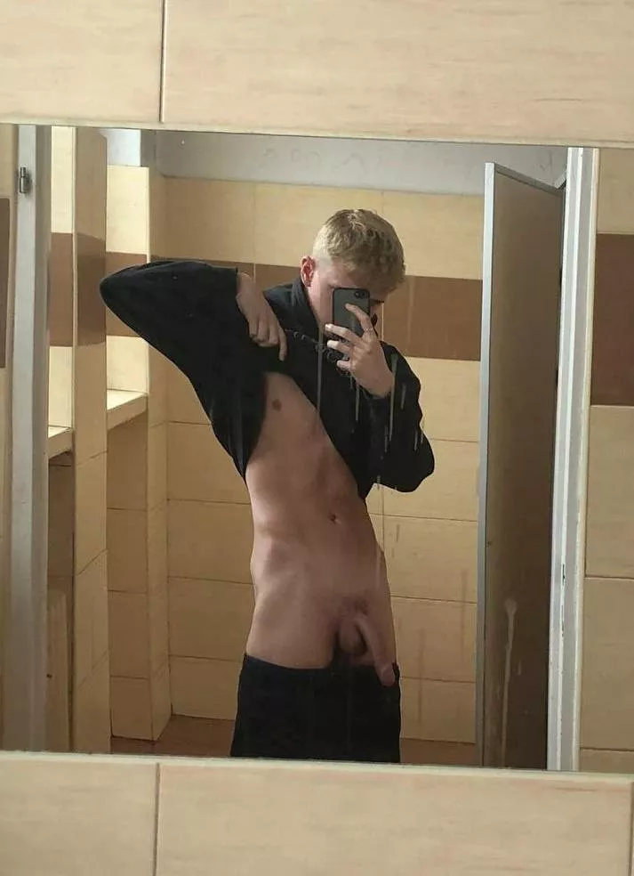 Quick sneak pic from school 😈