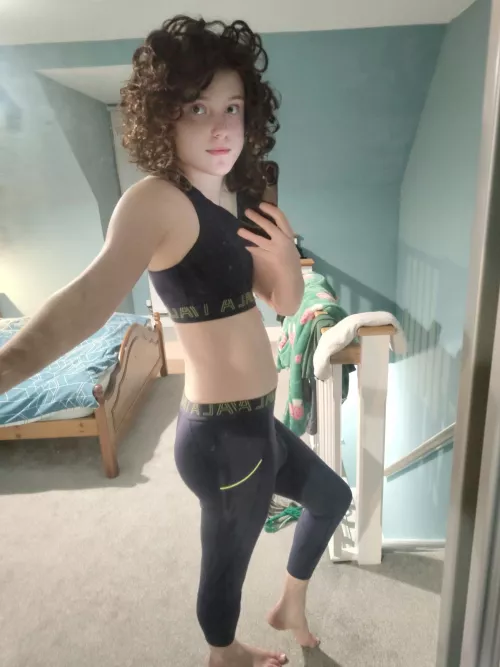 Running at night is spooky, come with? 🥺🏃‍♀️