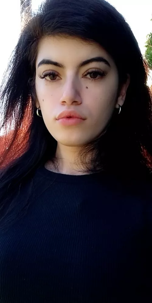 [selling] My beauty will hypnotize you and haunt you every single day.