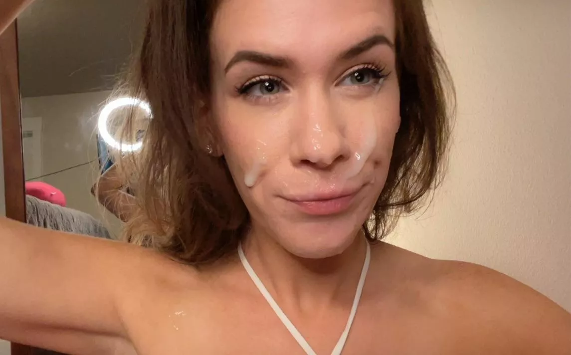 The only selfies I take involve cum 😬
