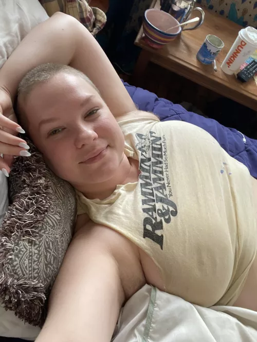 This boi is wishing you a good start to your week!