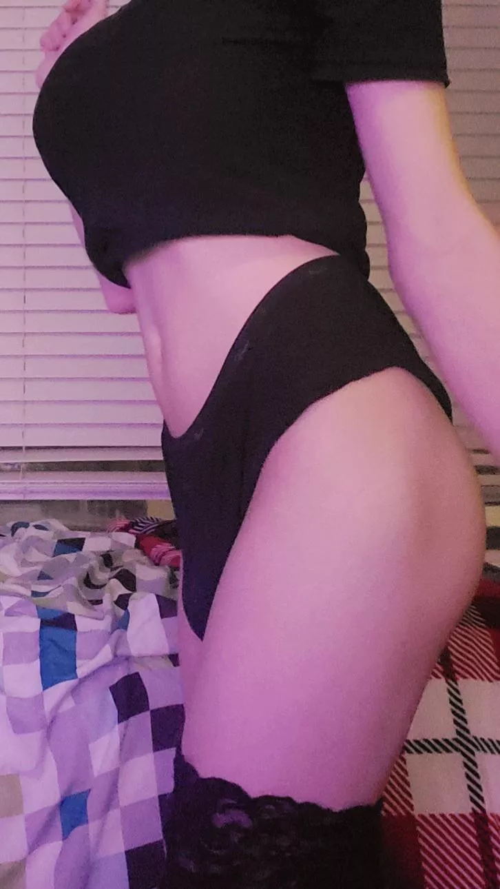 Thought I'd try black today ♥️