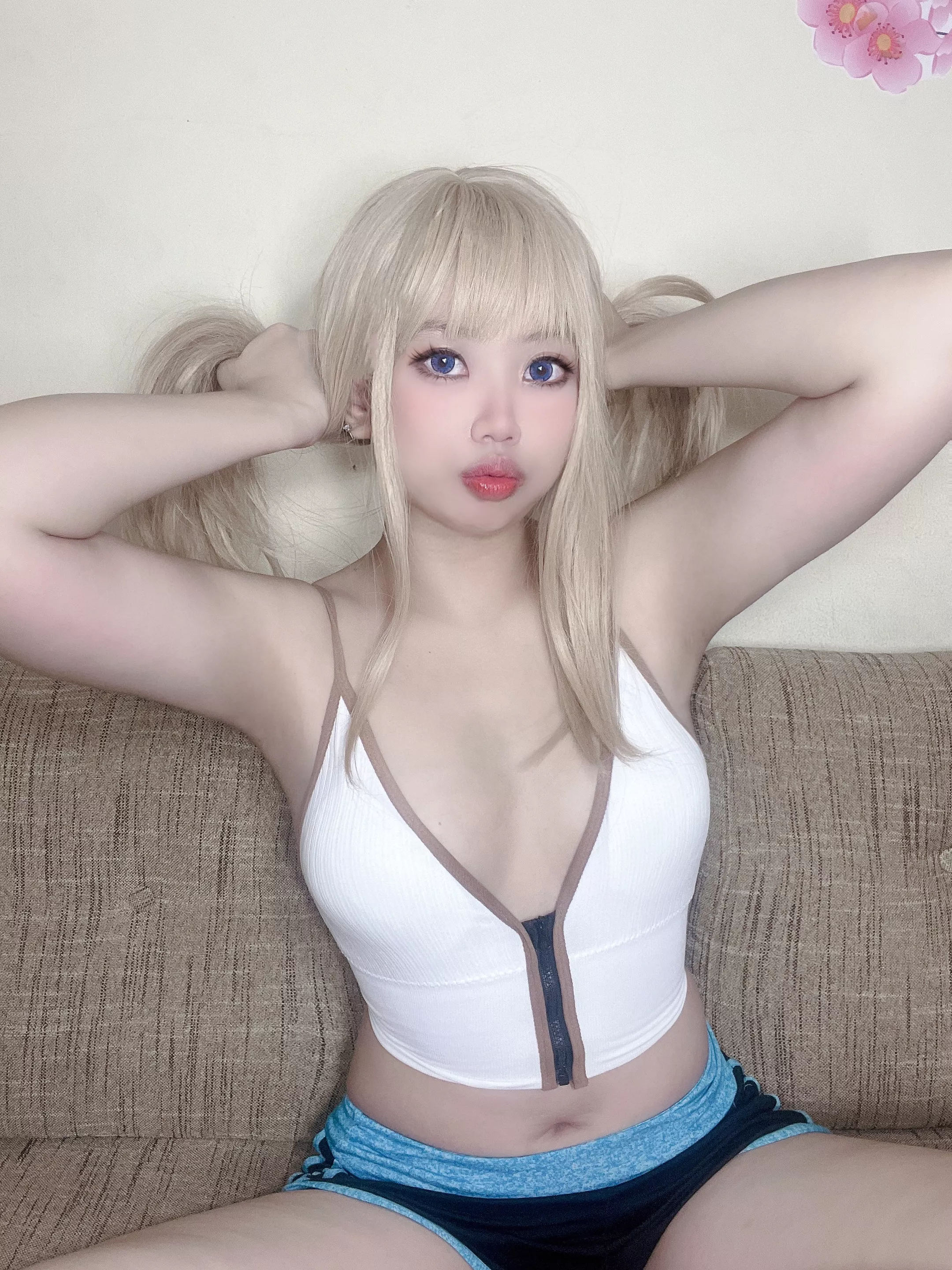 twintail so you can control my head with both hands? 😈