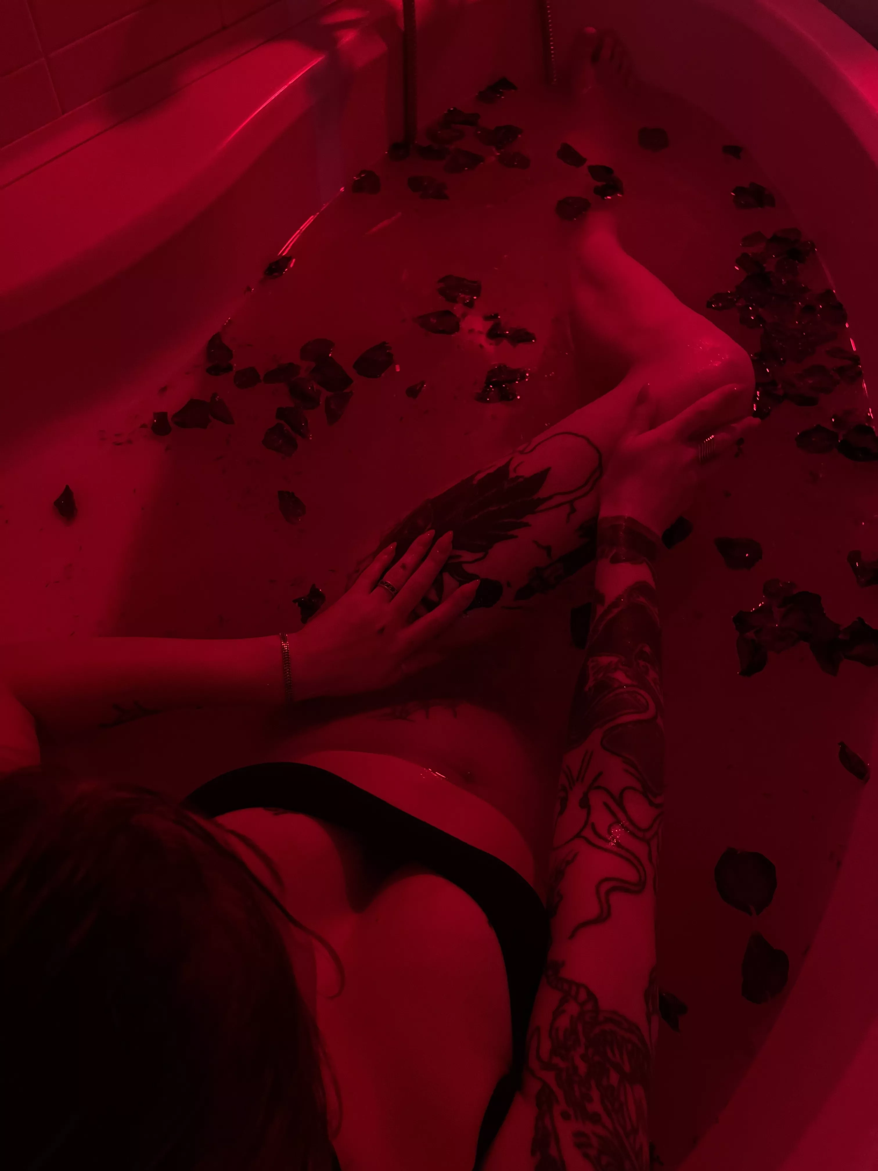 Wanna feel pleasure? https://chaturbate.com/ms_kendra/