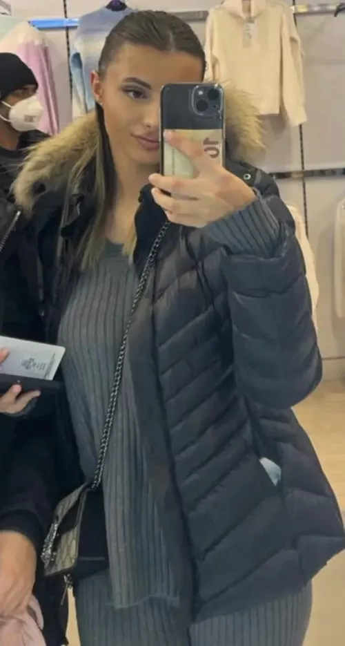 Wanna see her naked?😍😈