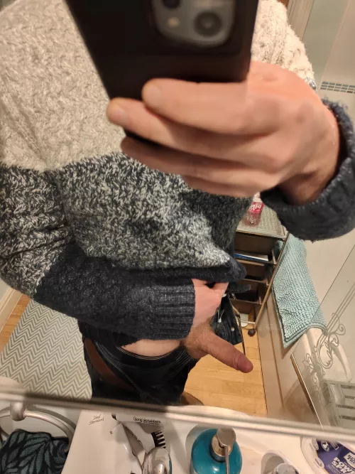 We've been flirting all night at the house party and I send you this, what do you do? 😏