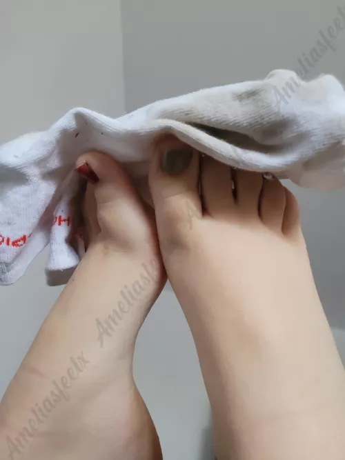 Who wants the privilige to buy my socks 🤭