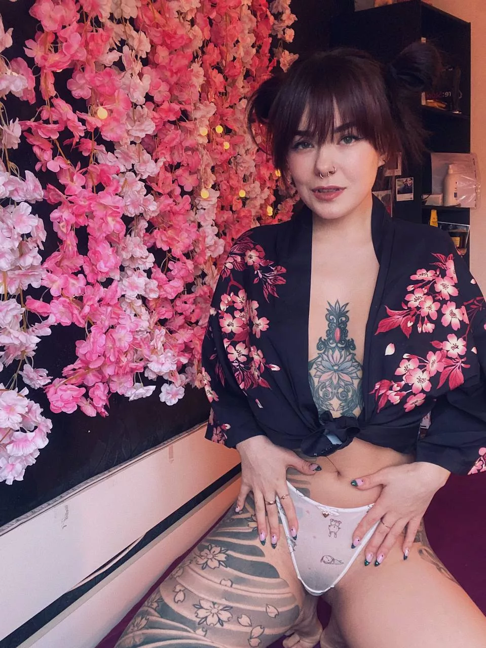 Wish I can sit on your face all day long