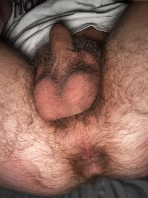 Wish there was someone here to eat this hairy ass