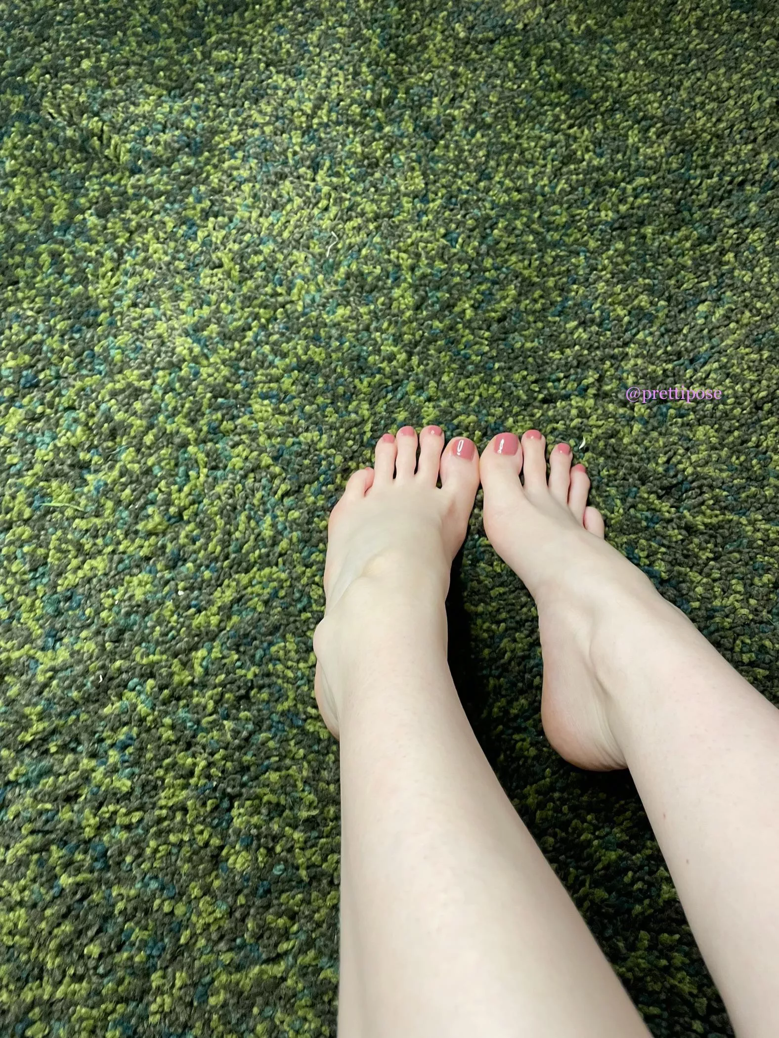 Would you enjoy my little feet on your 👅??