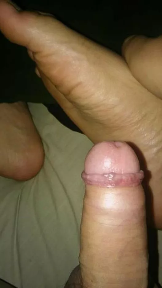 Would you use my feet to get you off? 😍