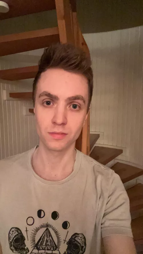 Yo. Sending out a bat signal for friends ‘n stuff 🦇