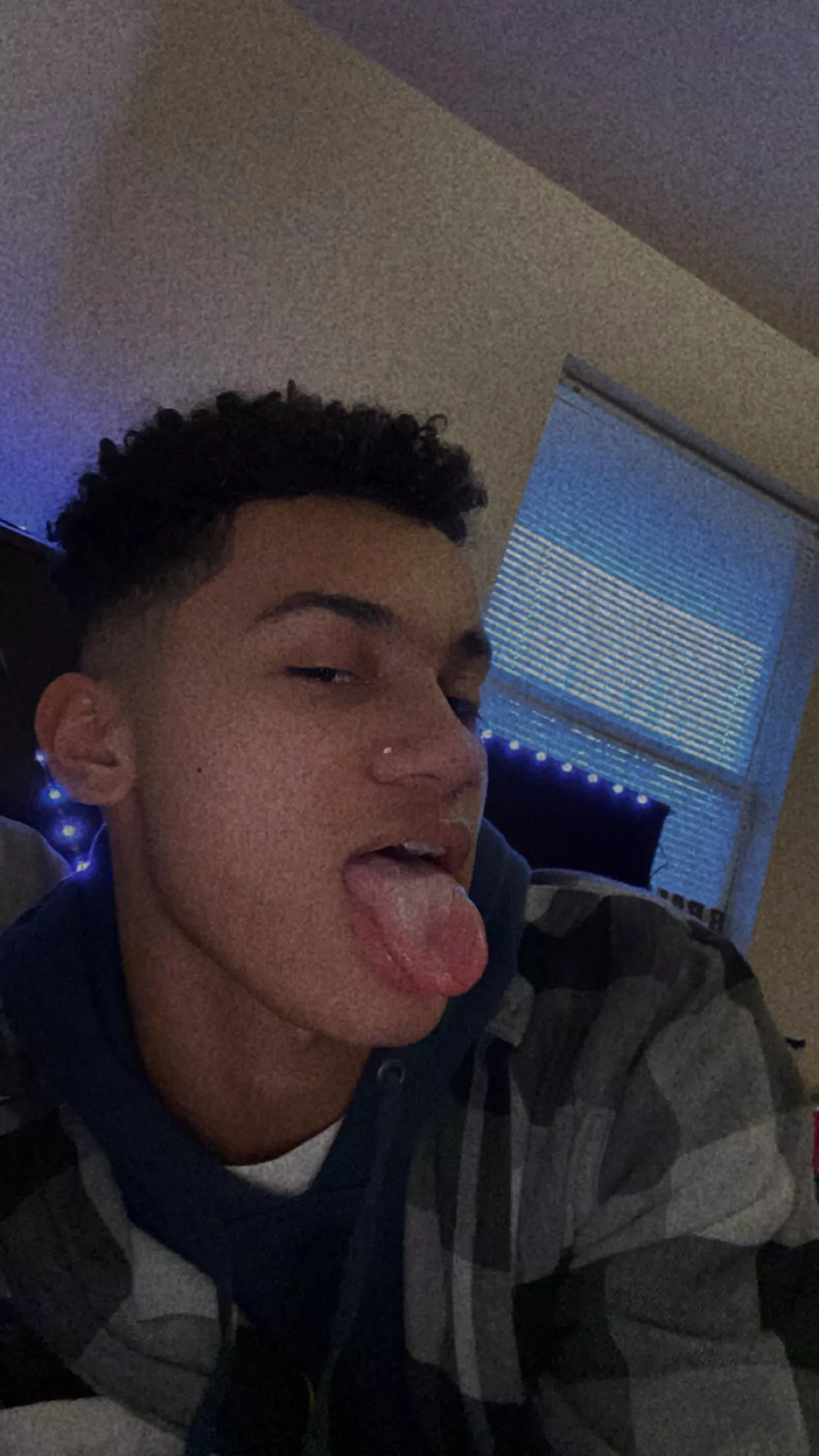 18. BOTTOM. I need a loverboy to baby me🥰 HMU if your interested. b_bray18