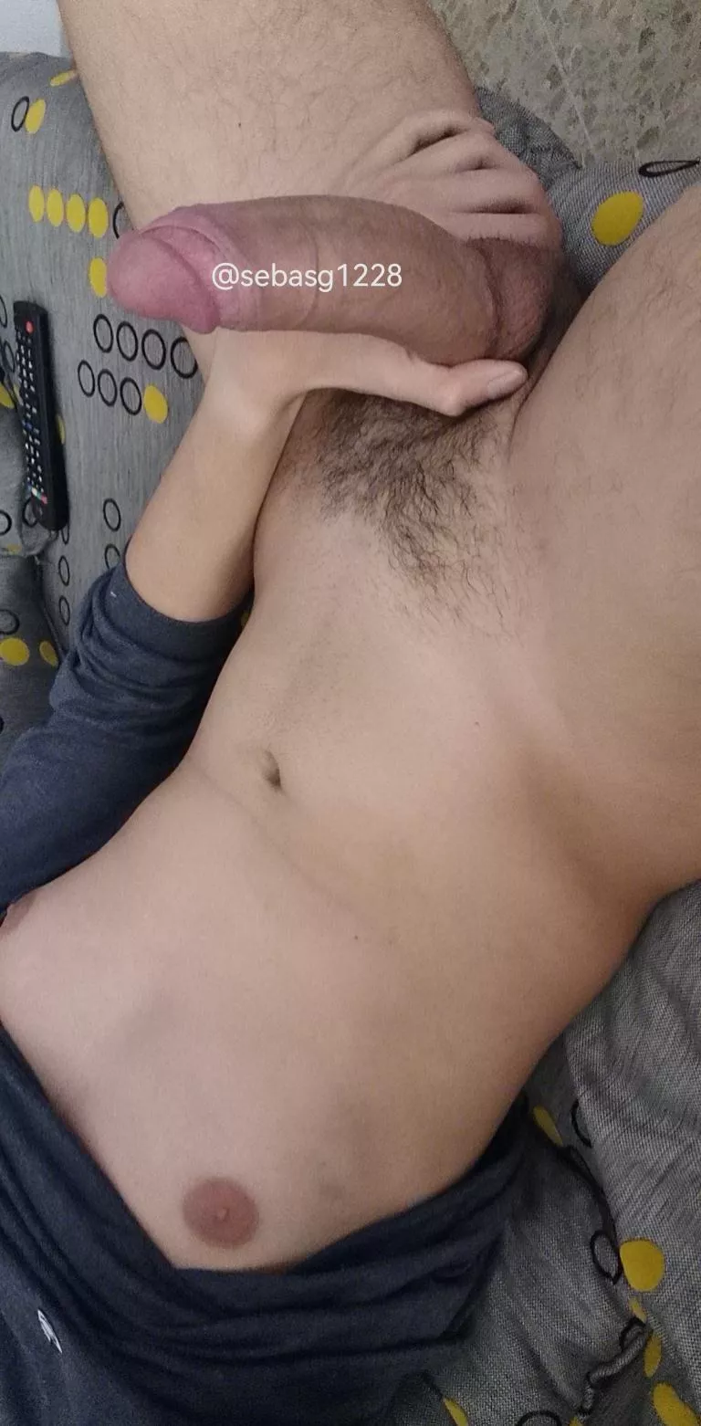 22 Colombian looking for total sluts. @sebg1228