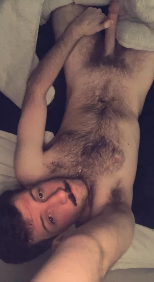 22yo Hairy college top looking for bottom babes 18-24yo, HMU WITH FACE @itsweskintime