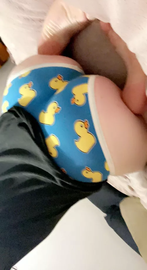 25 Aussie looking to get off, dm with pic of face or cock for snap 🤤