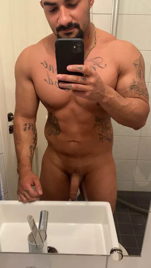 27M only HMU if you are with friends or out in public to watch me jerk off for you. Laugh, cheer me on, give me instructions or just watch me blow a load. Sc: taoshima (mrpennypacker)
