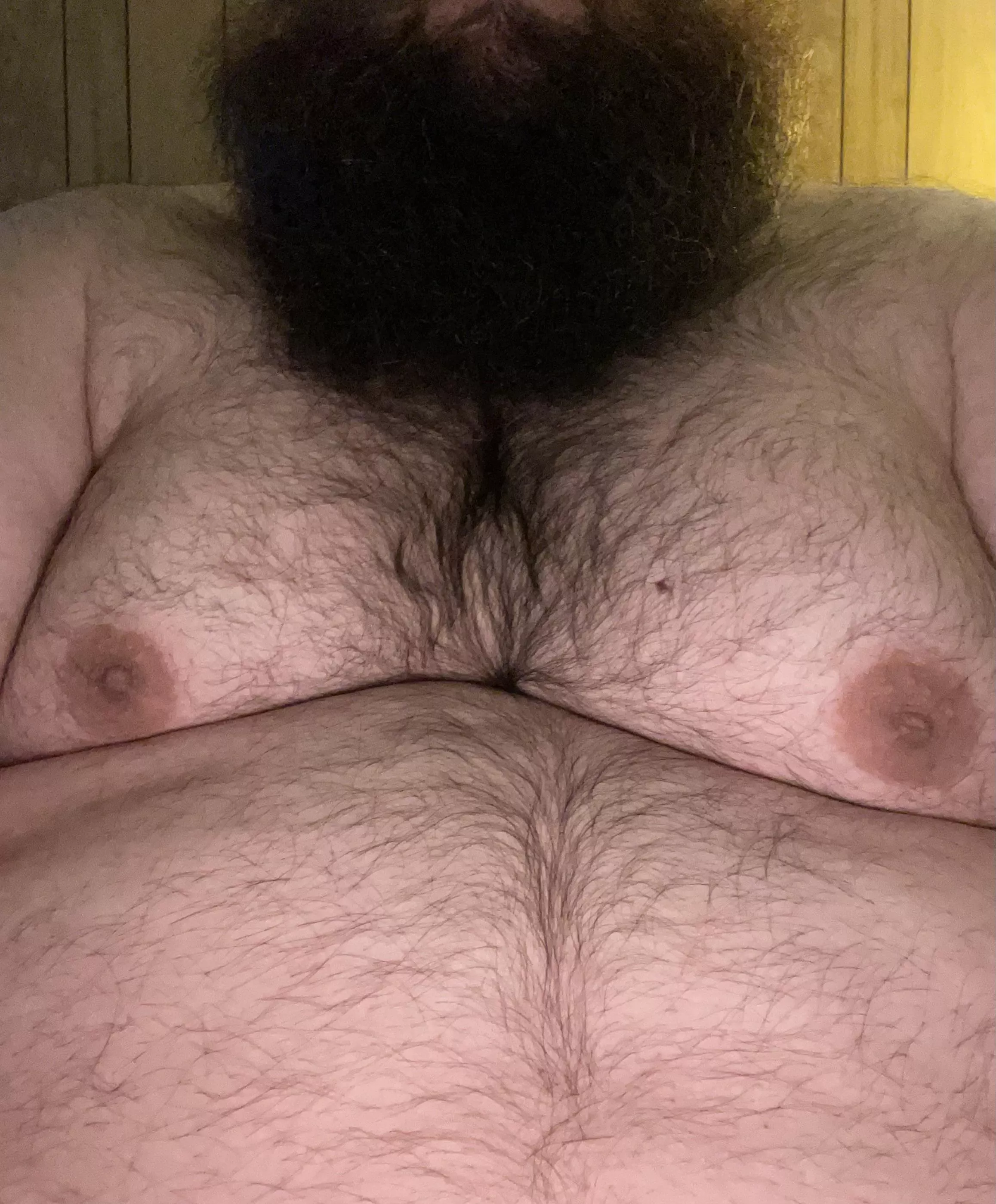 Any ladies in here that like big hairy bearded guys? Let’s chat and play, ladies.