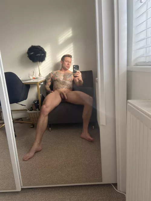 Anyone want to fuck daddy on their lunch break?