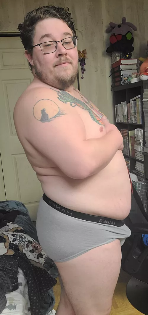 Big belly, tight briefs😈