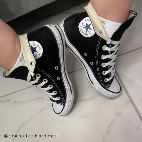 Chucks and white socks 😍
