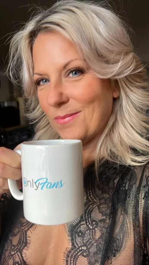 Cum fill my holes. Link in comments baby. 😈