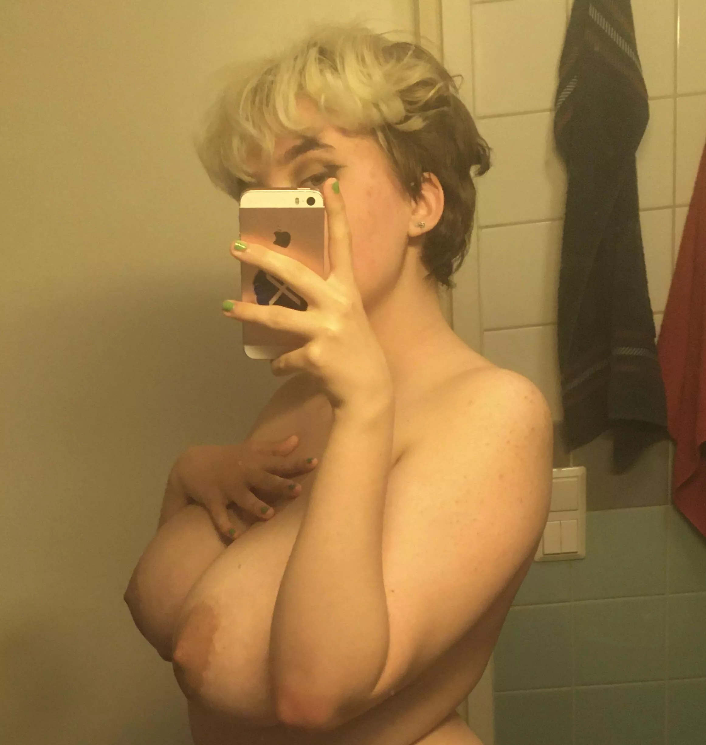 Do you wanna rail this femboy?