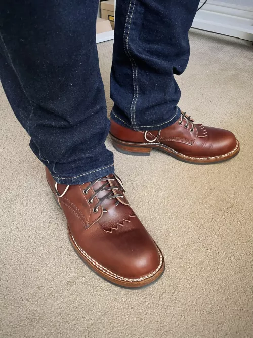 Does anyone else feel that British Tan Double Shot is more rust red than brown or tan?