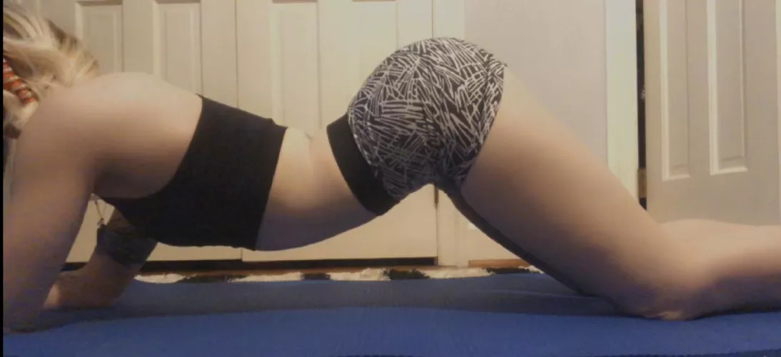 Don’t forget your morning stretches 🥰