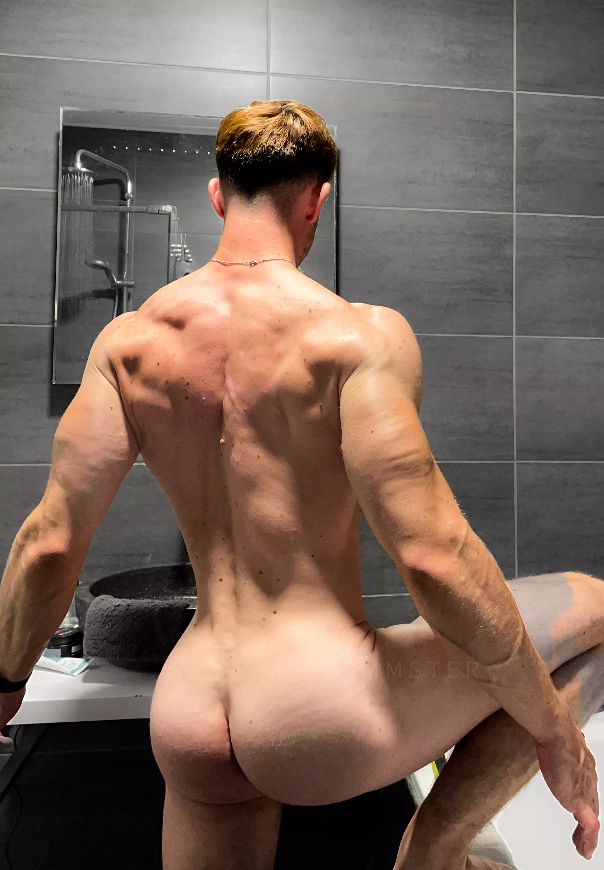 European athlete here w/ muscled ass.