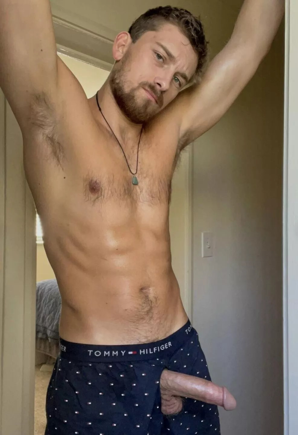 Fresh off work ready to fuck !