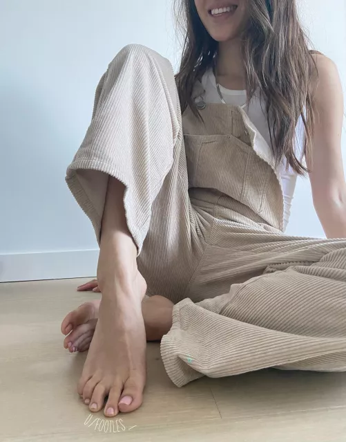 Get beneath me and suck each toe while maintaining eye contact with me.