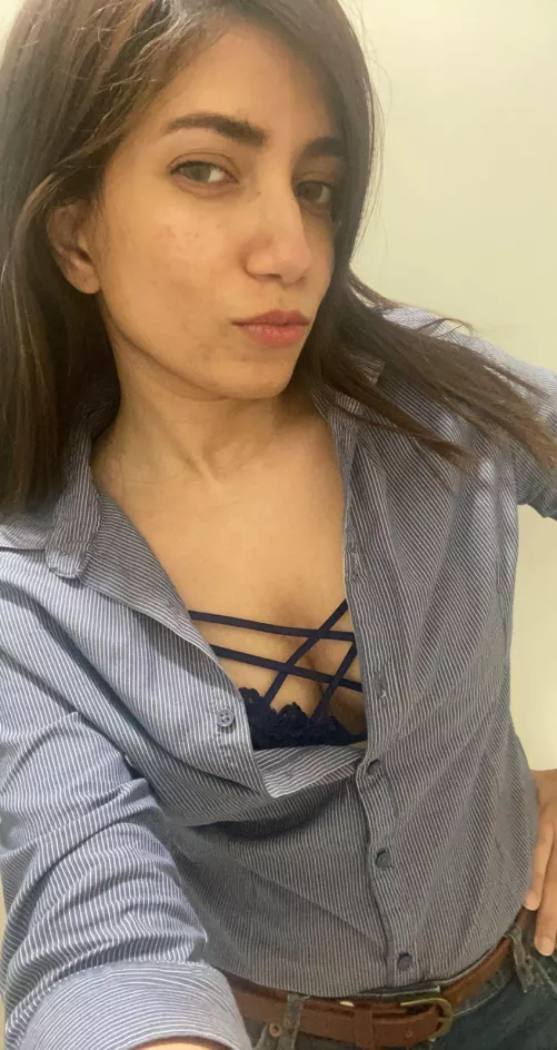 Hmu if you wanna jerk together to my g(f)