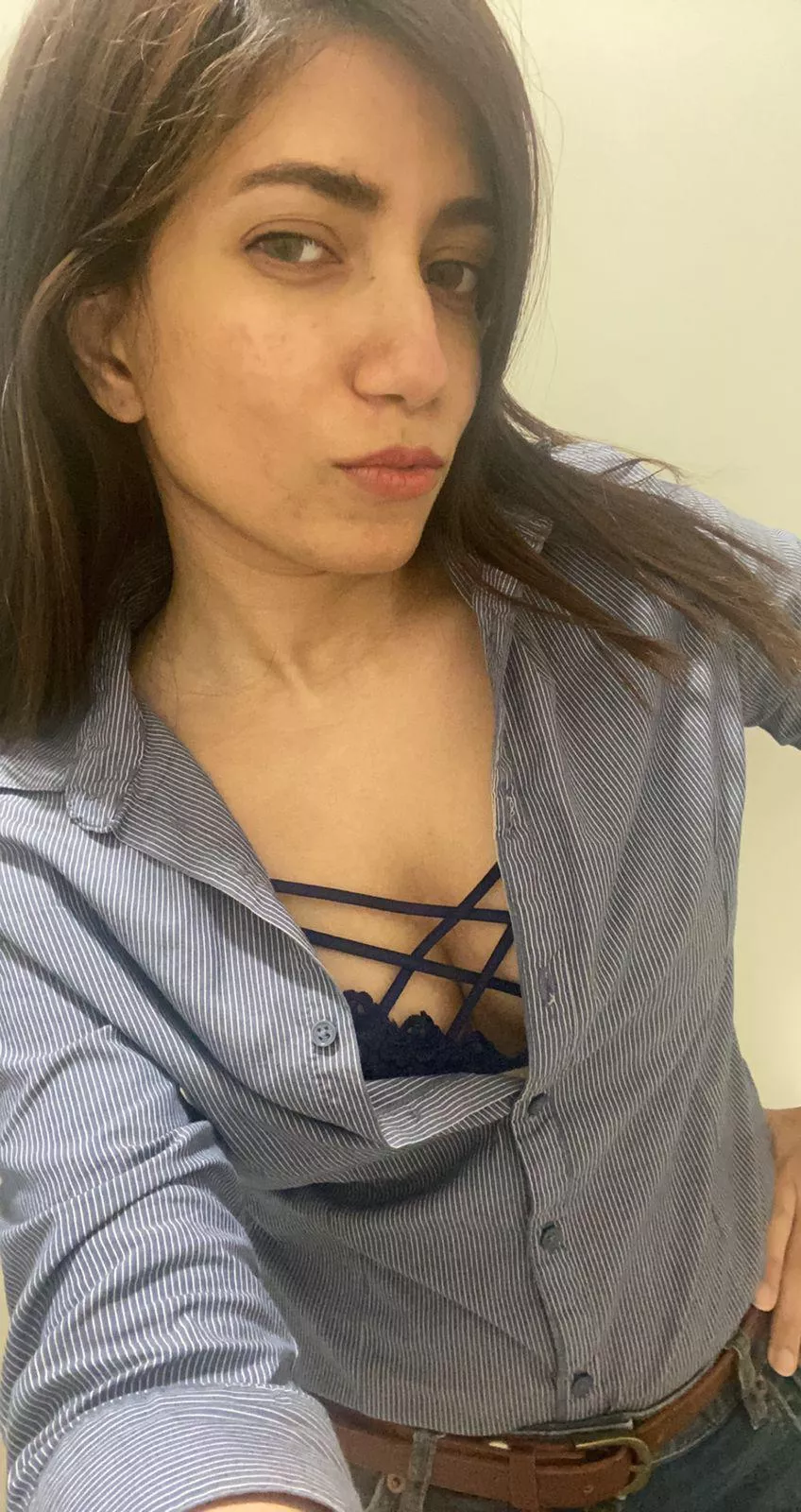 Hmu if you wanna jerk together to my g(f)