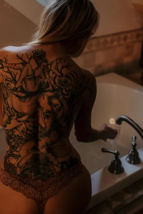 I can feel you standing right behind me..