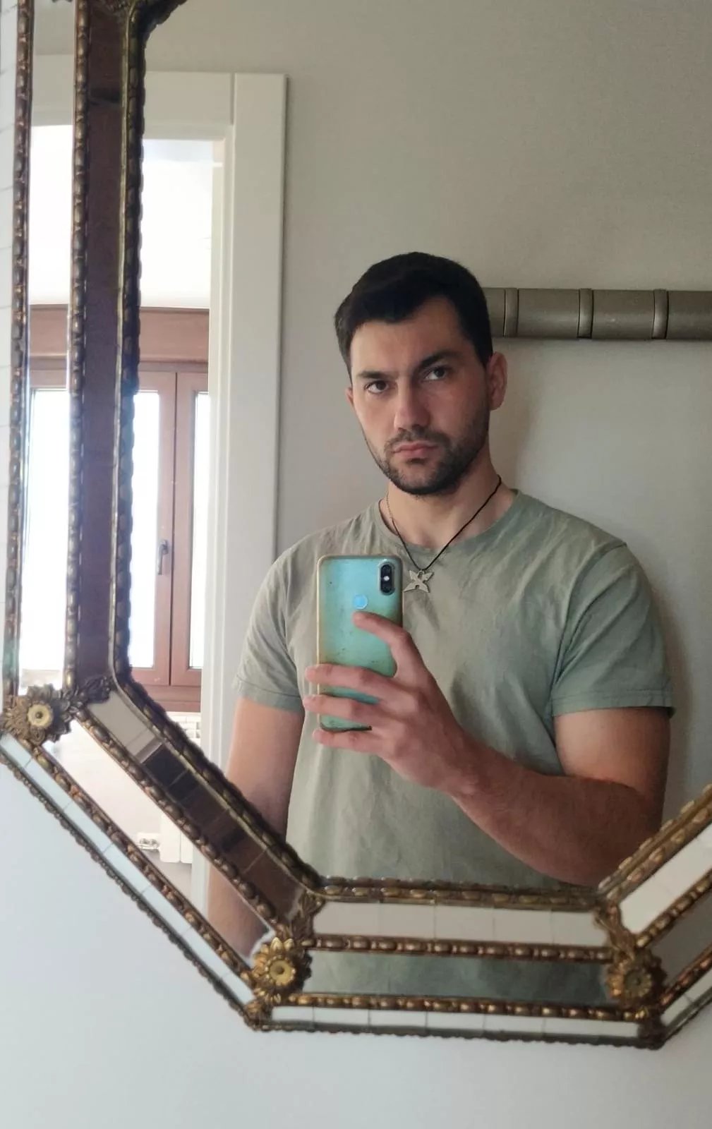 I have the feeling that this mirror makes me look like a totally different person 😅